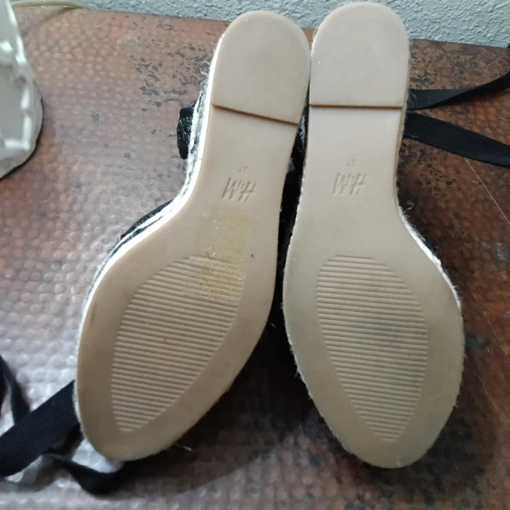 H&M Sz. 6 Black/Cream Striped Wedge-Heeled Espadrilles